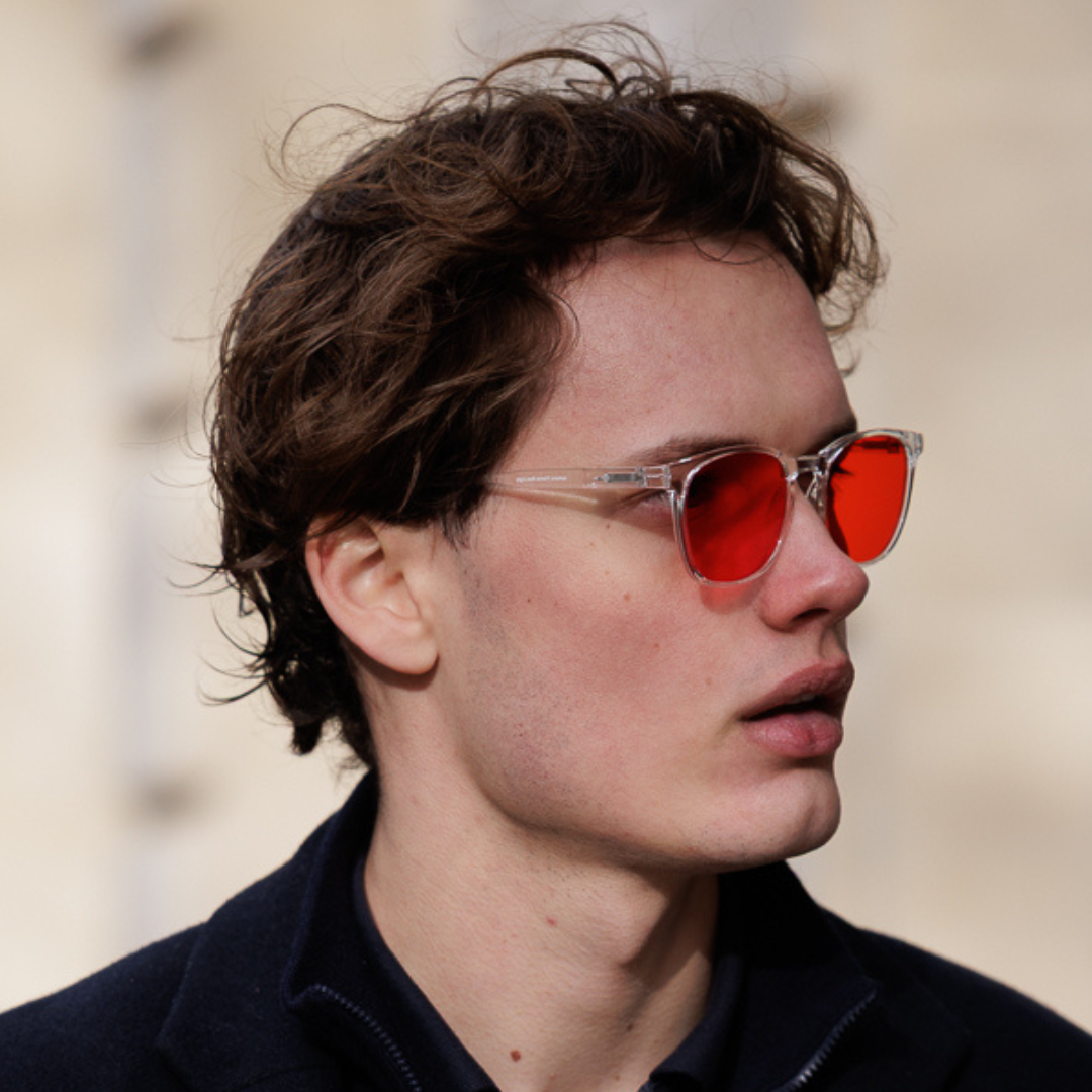 Ek73: Transparent Frame – Red Lens