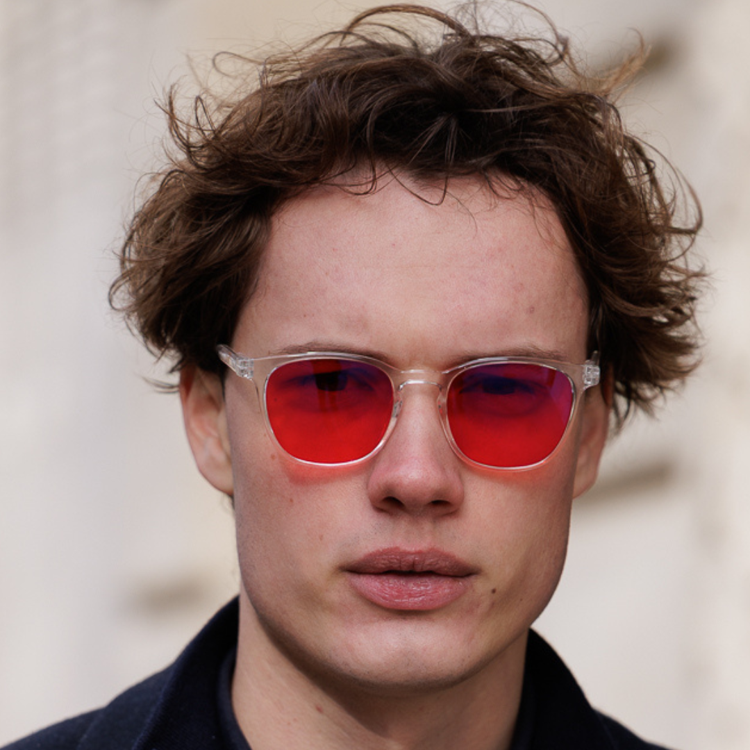 Ek73: Transparent Frame – Red Lens