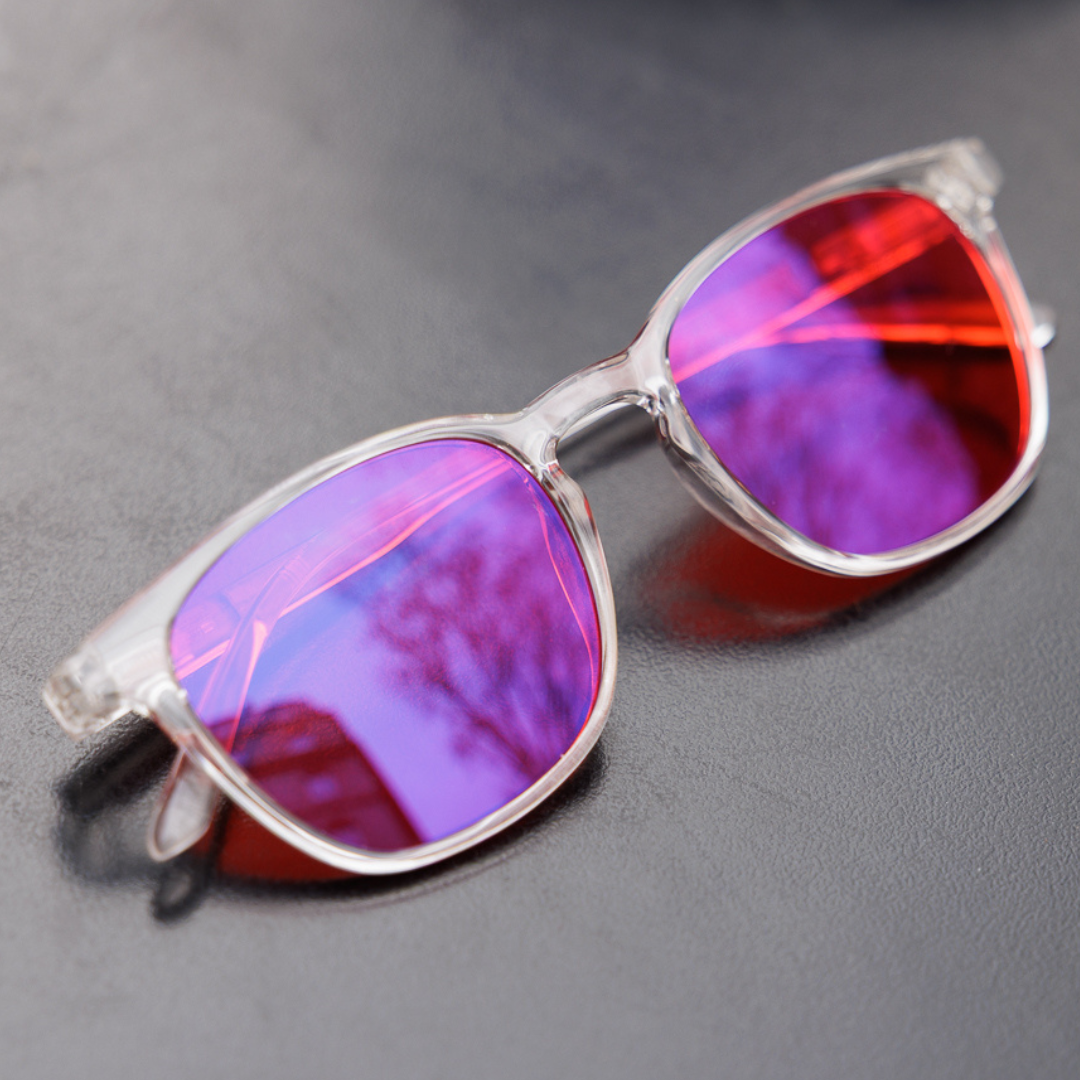 Ek73: Transparent Frame – Red Lens