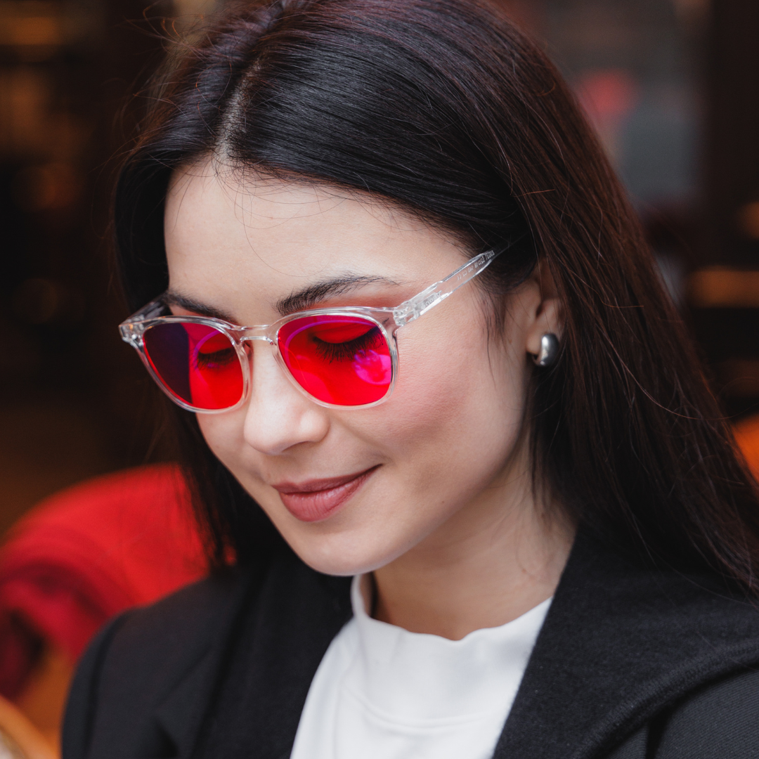 Ek73: Transparent Frame – Red Lens