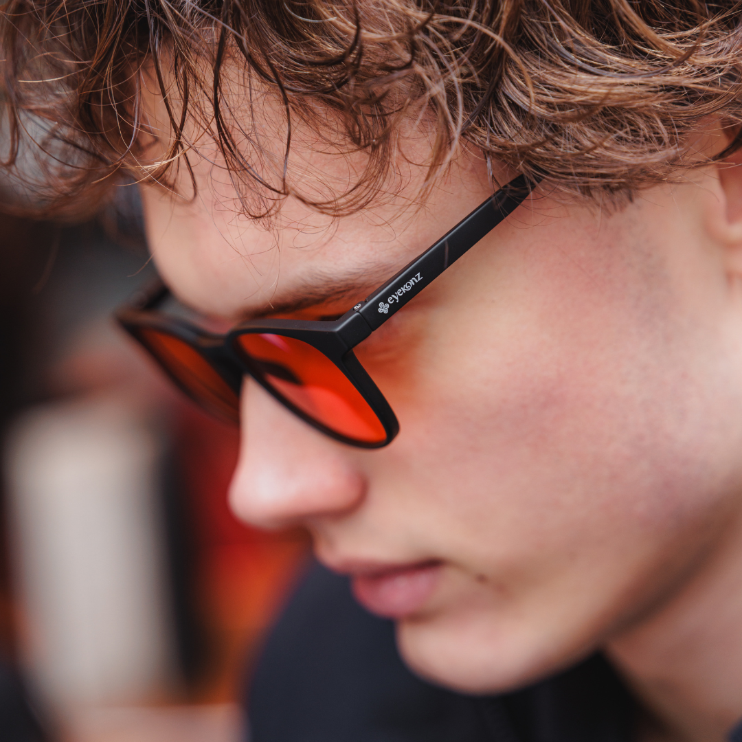 Ek1:  Black Frame – Orange Lens