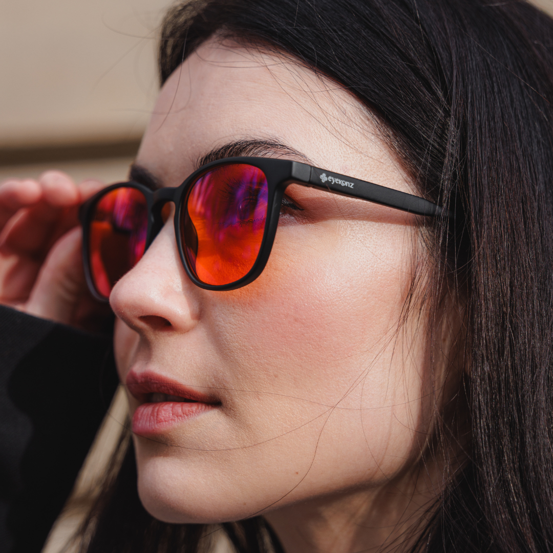Ek1:  Black Frame – Orange Lens
